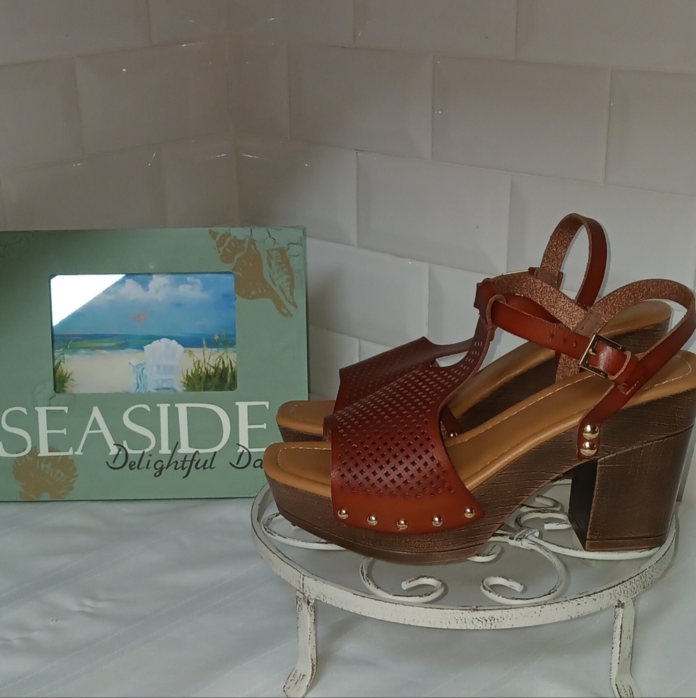 Comfort 1946 Women's Cognac Strappy Open Toed Sandals Size 8